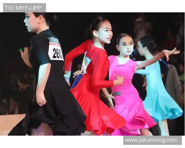 法国足球明星们的舞蹈魅力展现与激情碰撞的精彩瞬间